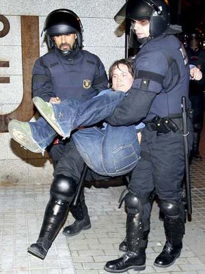 1237374319482desalojo-barcelonadn.jpg