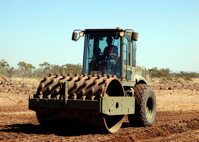 800px-Seabees_compactor_roller.jpg