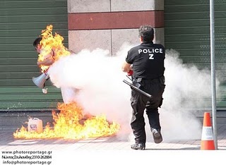 160911 31 AFTOPIRPOLISMOS TRAPEZA PEIRAIOS.jpg