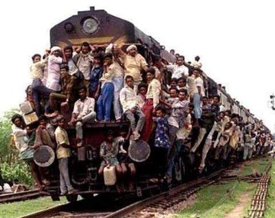 overloaded_train_hanging_india.jpg