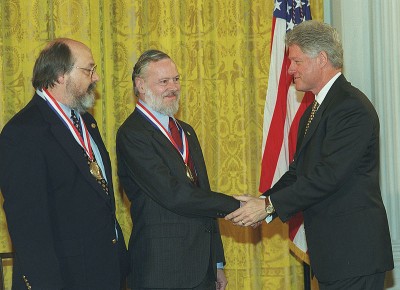 800px-Medal_lg.jpeg