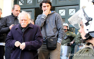 glezos_genopdei_newsbeast.jpg