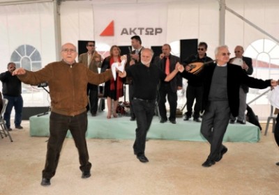 souflias-tsamiko-sm.jpg
