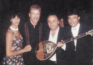 tsak-norris-sta-bouzoukia-300x210.jpg