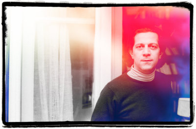 nikos-poulantzas-suicido-abrazado-libros_1_1243823.jpeg